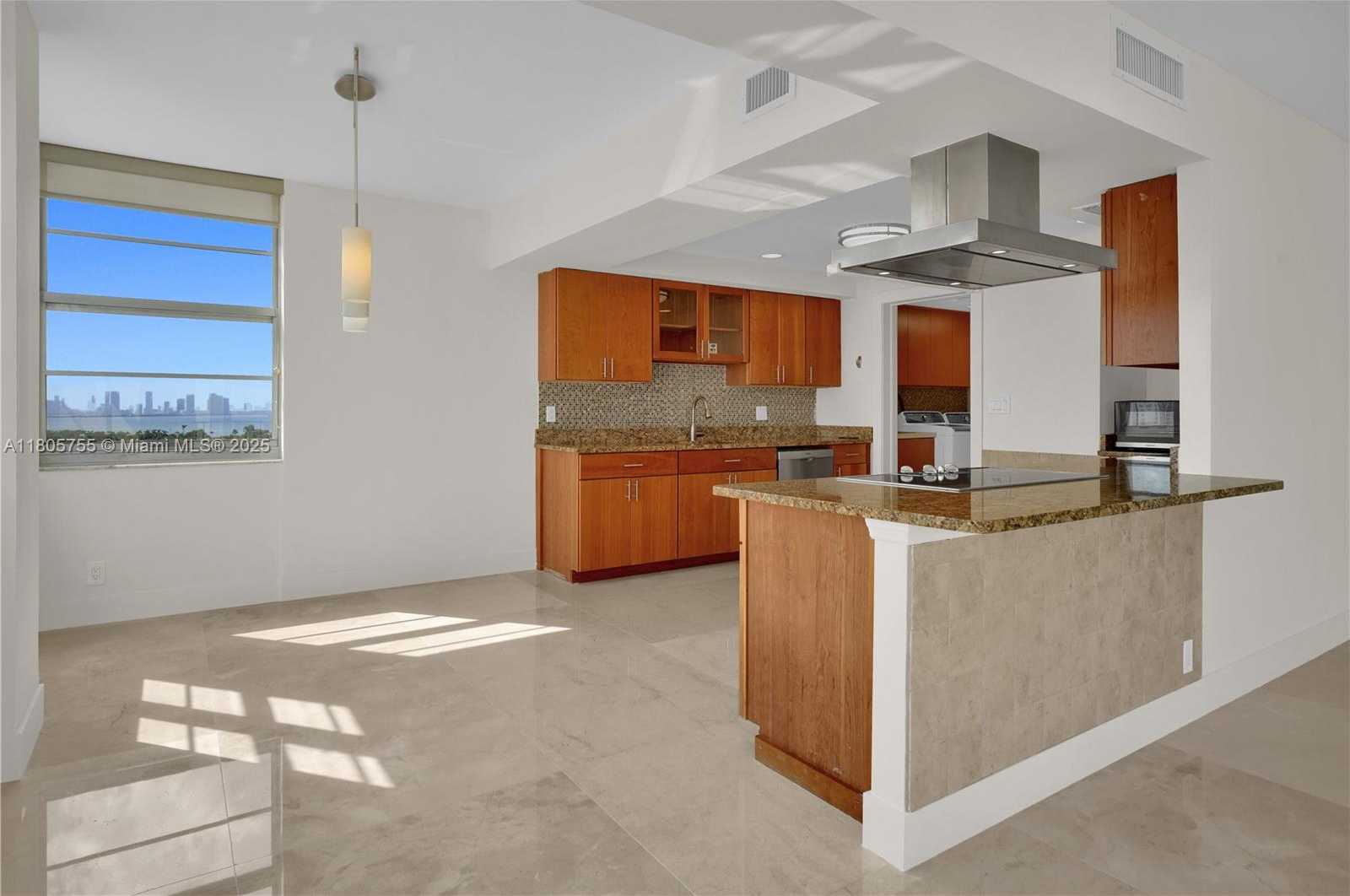 Small Image of 5660 COLLINS AVE #15B, Miami Beach Number 3