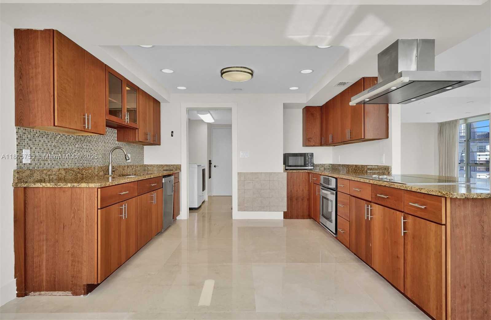 Small Image of 5660 COLLINS AVE #15B, Miami Beach Number 4
