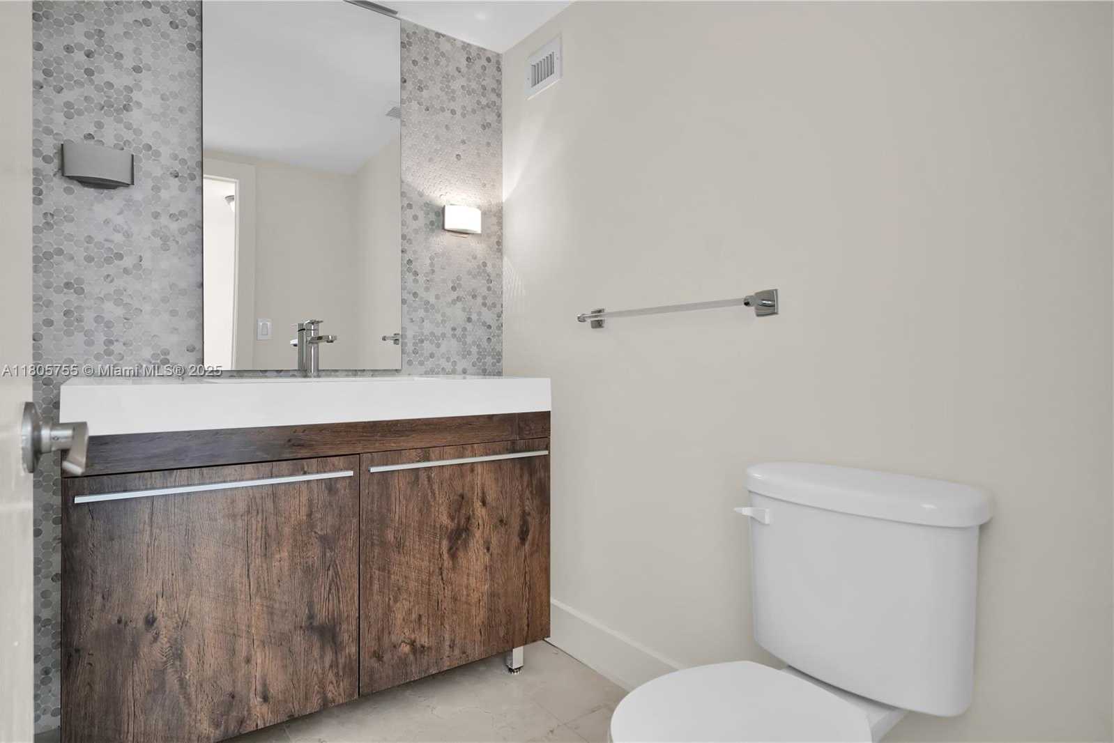 Small Image of 5660 COLLINS AVE #15B, Miami Beach Number 5