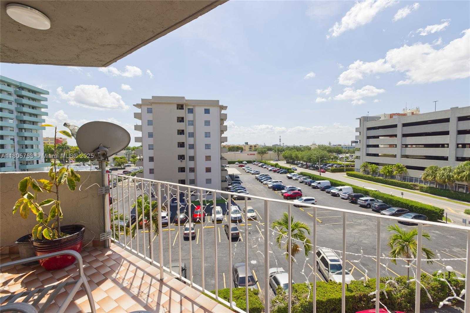 Small Image of 1750 WEST 46TH ST #503, Hialeah Number 18
