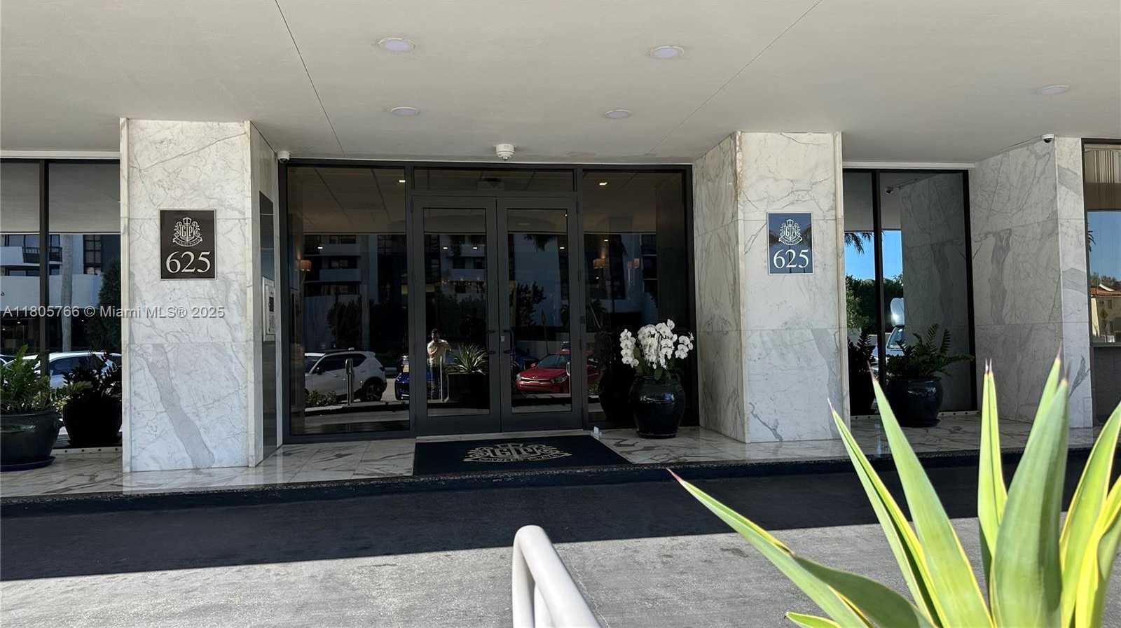 Small Image of 625 BILTMORE WAY #707, Coral Gables Number 2