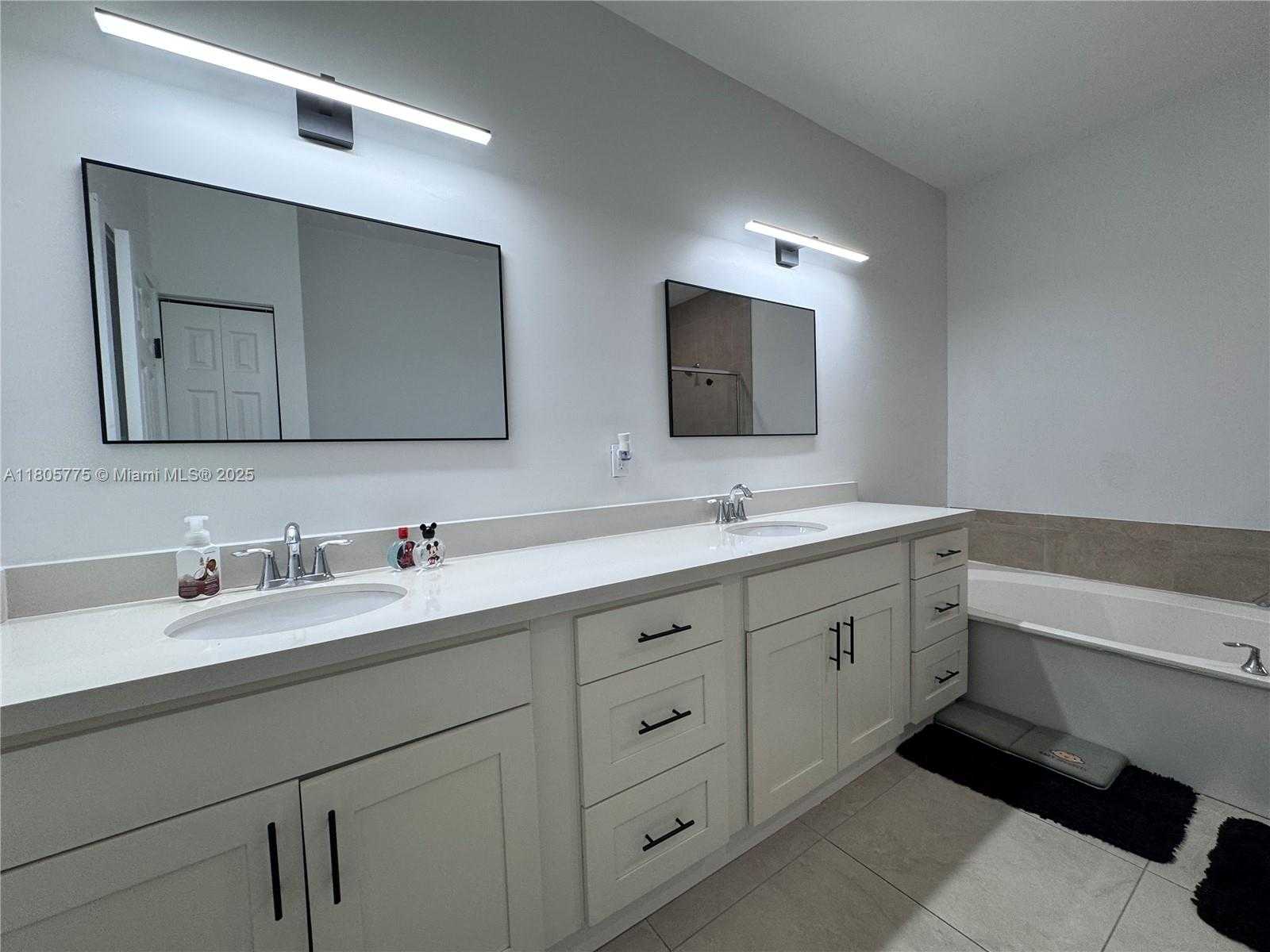 Small Image of 10409 NORTH WEST 61ST LN, Doral Number 18