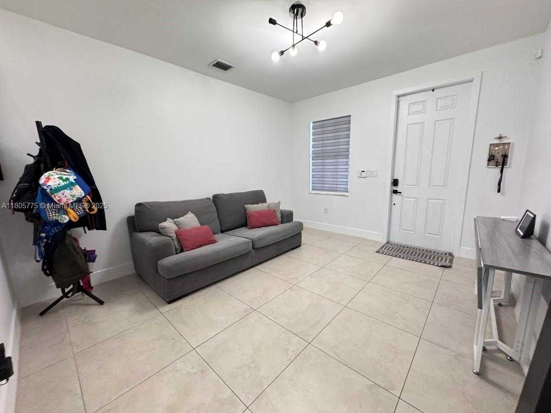 Small Image of 10409 NORTH WEST 61ST LN, Doral Number 2