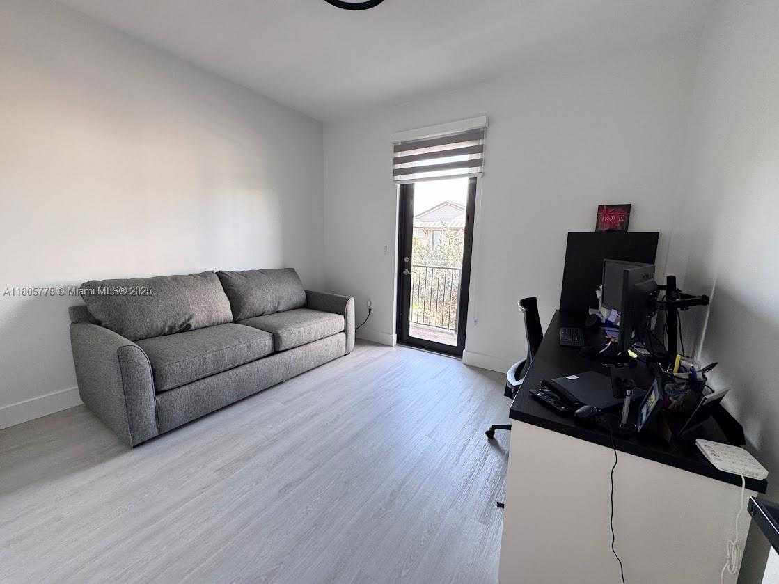 Small Image of 10409 NORTH WEST 61ST LN, Doral Number 24