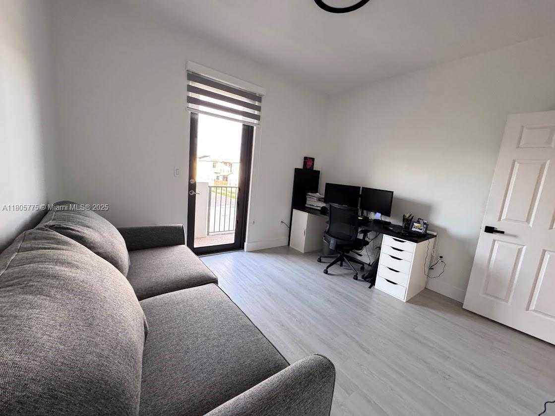 Small Image of 10409 NORTH WEST 61ST LN, Doral Number 25