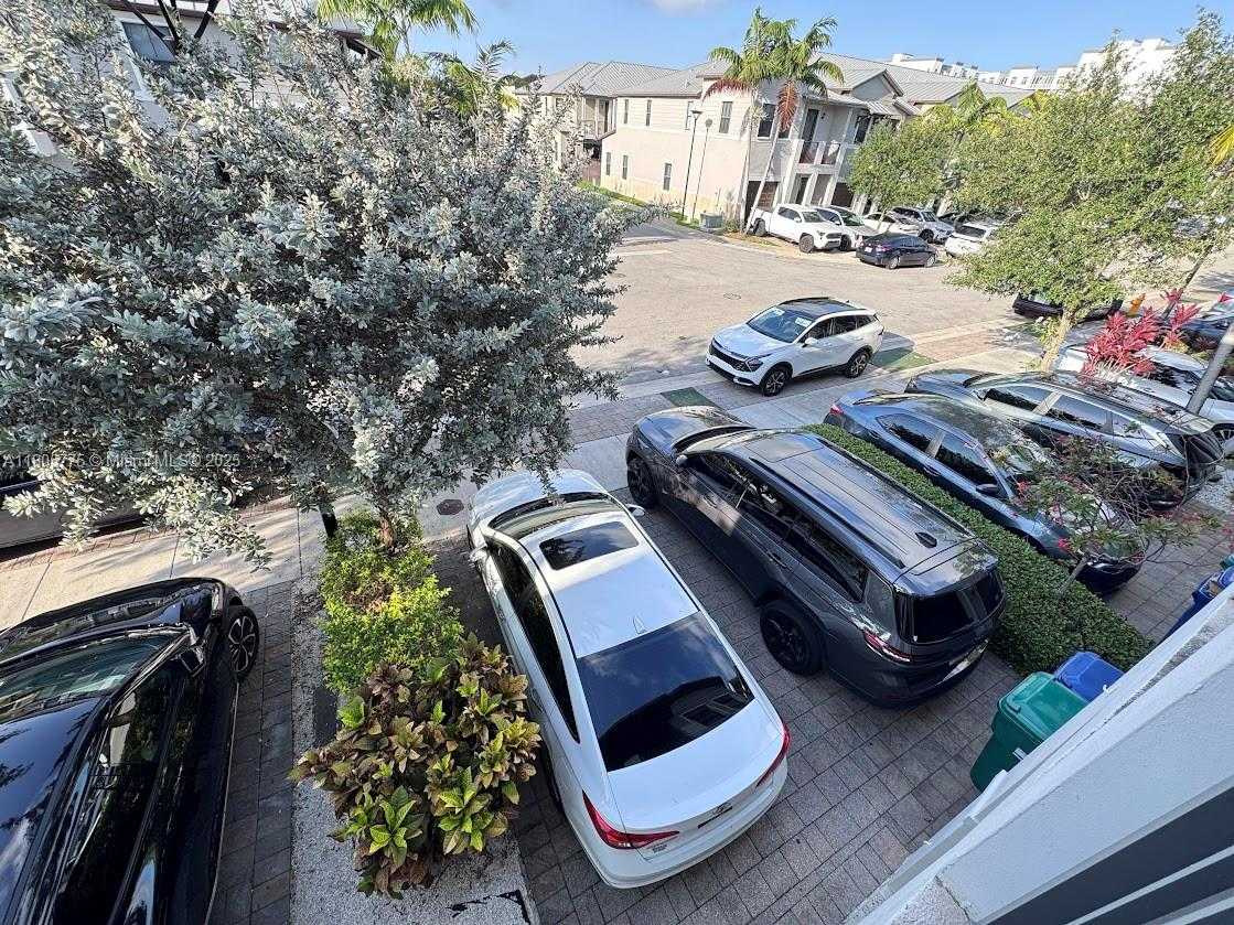 Small Image of 10409 NORTH WEST 61ST LN, Doral Number 28