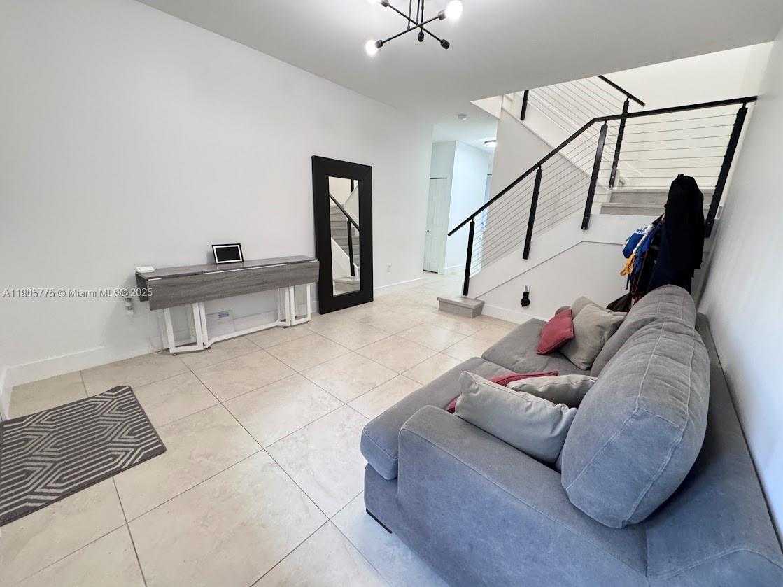 Small Image of 10409 NORTH WEST 61ST LN, Doral Number 3