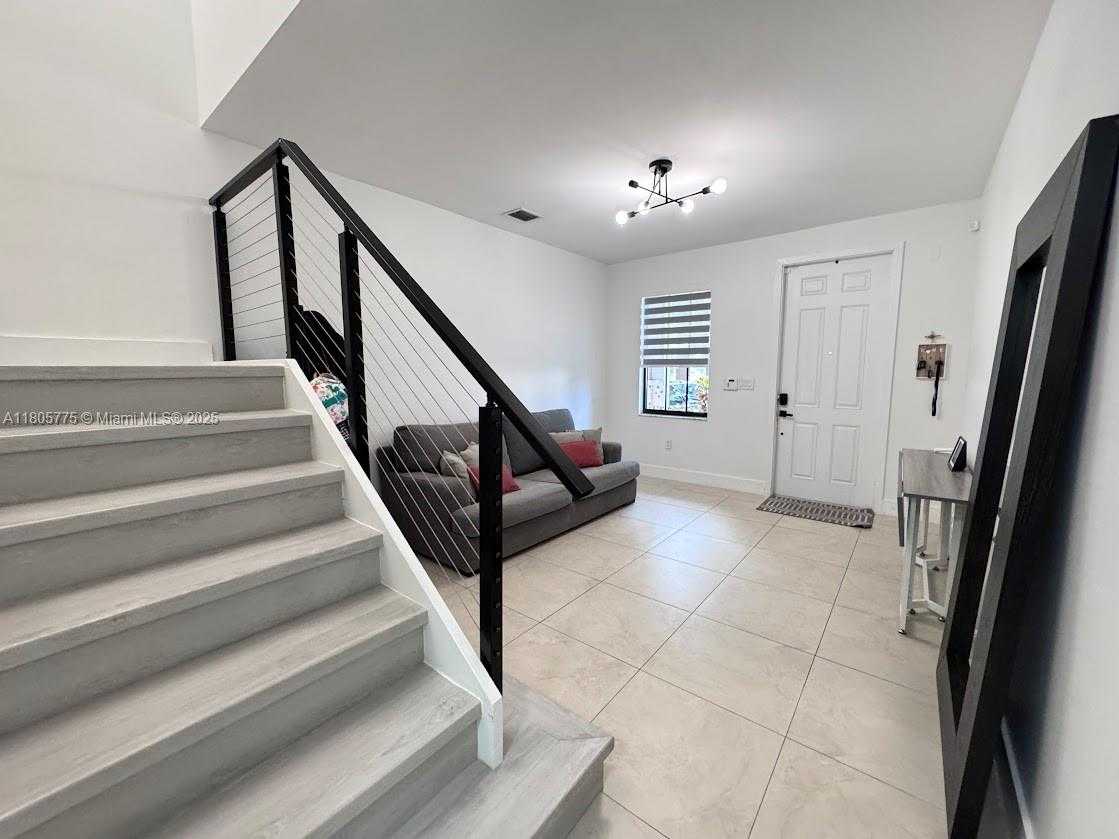 Small Image of 10409 NORTH WEST 61ST LN, Doral Number 4