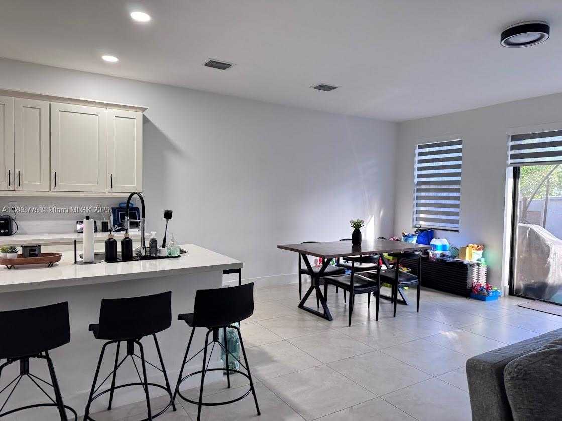 Small Image of 10409 NORTH WEST 61ST LN, Doral Number 8