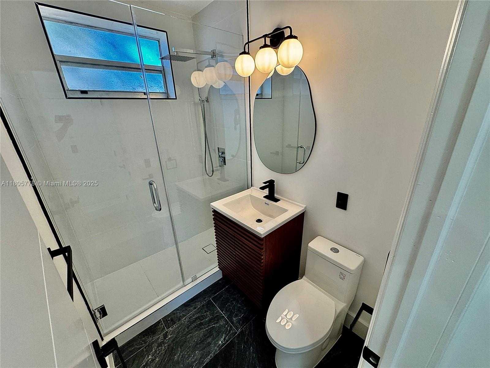 Small Image of 4710 PINE TREE DR #31, Miami Beach Number 11