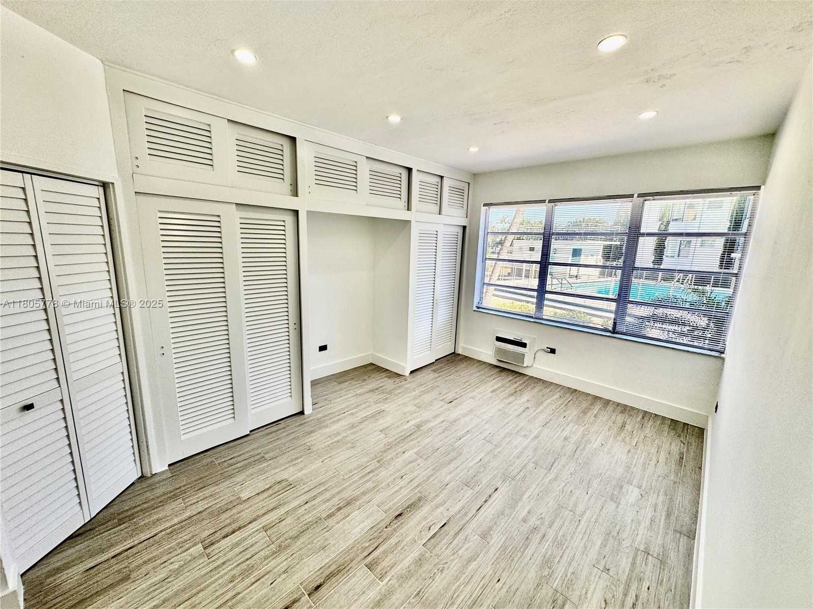 Small Image of 4710 PINE TREE DR #31, Miami Beach Number 14