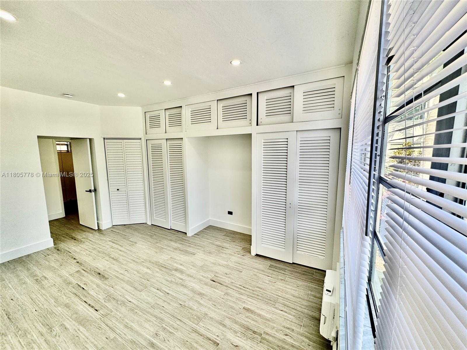 Small Image of 4710 PINE TREE DR #31, Miami Beach Number 15