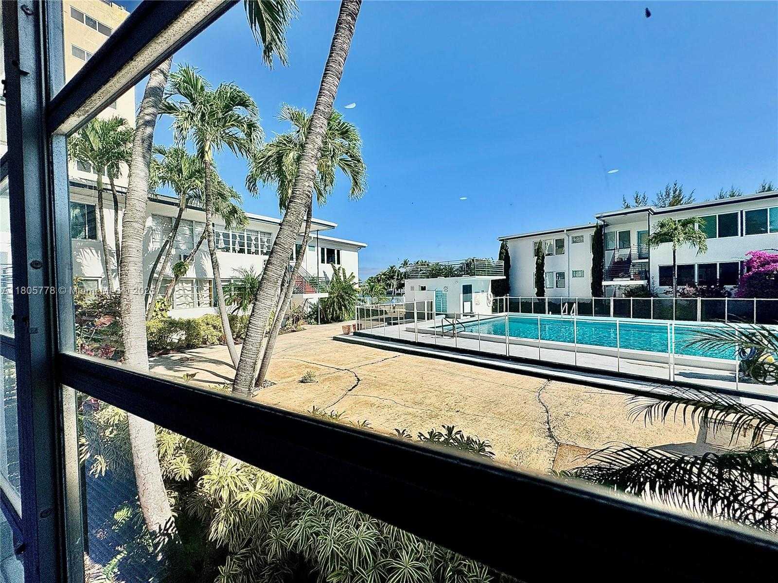 Small Image of 4710 PINE TREE DR #31, Miami Beach Number 16