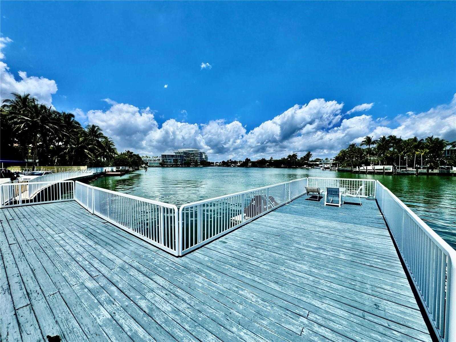 Small Image of 4710 PINE TREE DR #31, Miami Beach Number 17