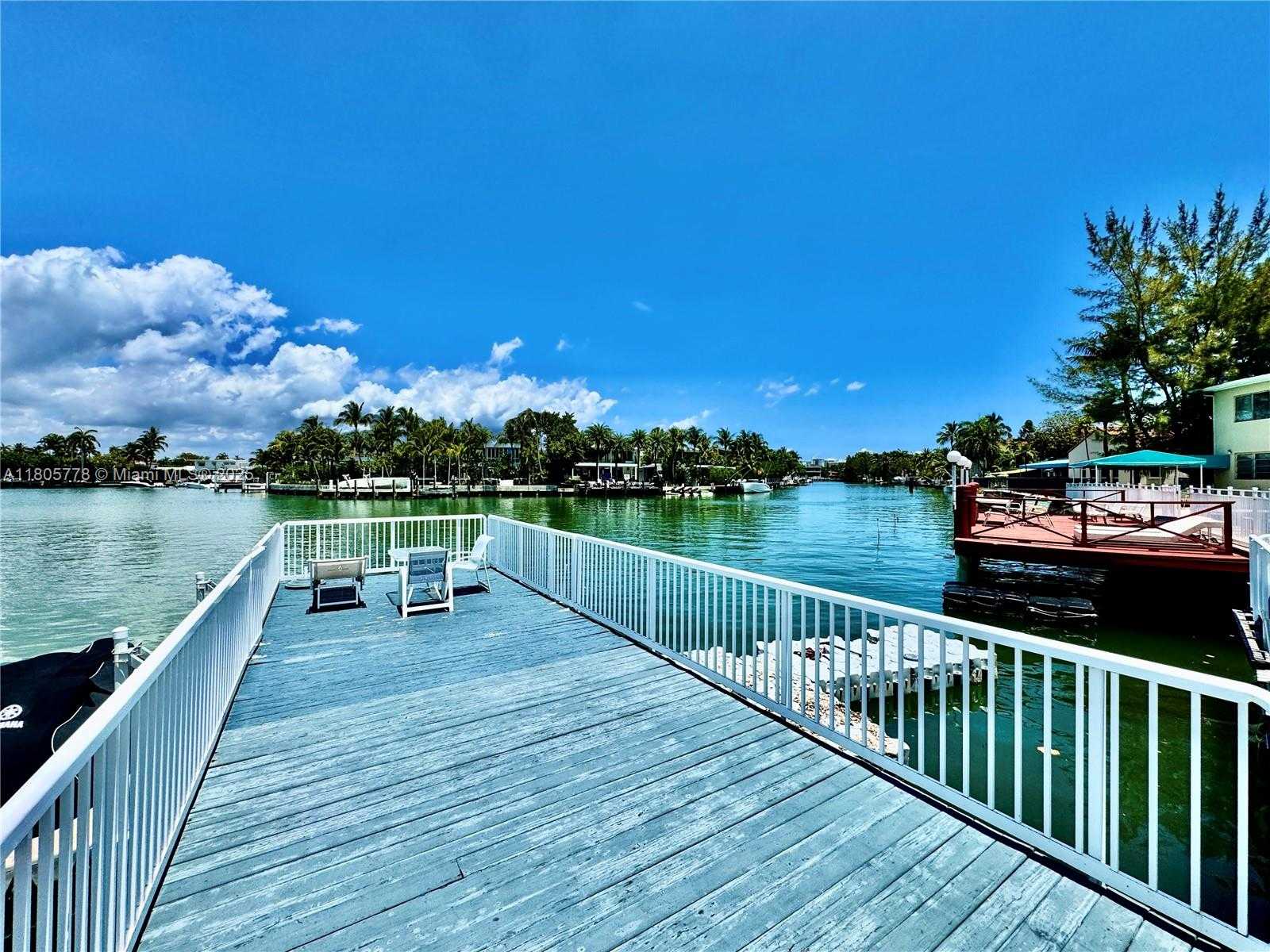 Small Image of 4710 PINE TREE DR #31, Miami Beach Number 18