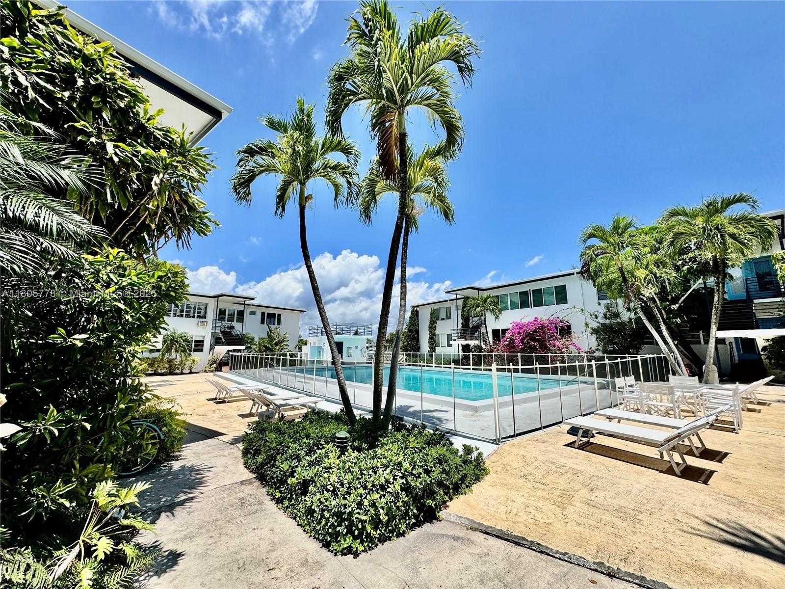 Small Image of 4710 PINE TREE DR #31, Miami Beach Number 2
