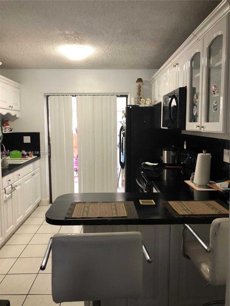 Small Image of 2740 WEST 62ND ST #104, Hialeah Number 5