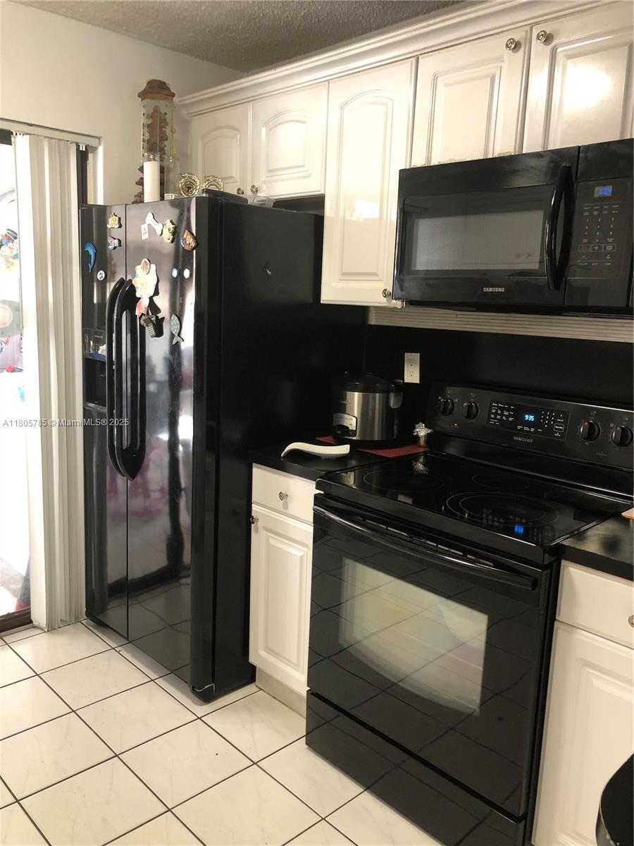 Small Image of 2740 WEST 62ND ST #104, Hialeah Number 7