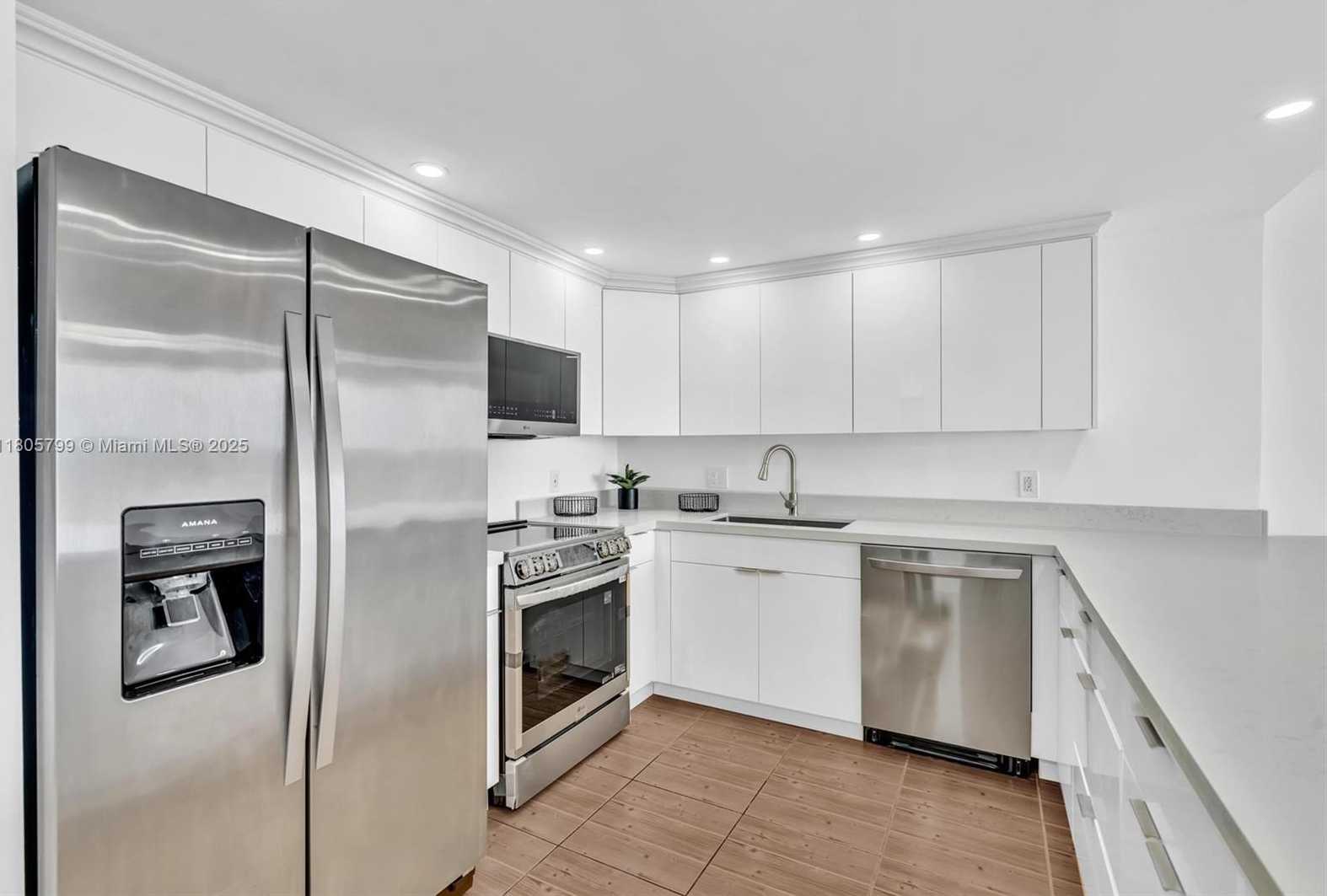 Small Image of 2801 NORTH EAST 183RD ST #1703W, Aventura Number 4