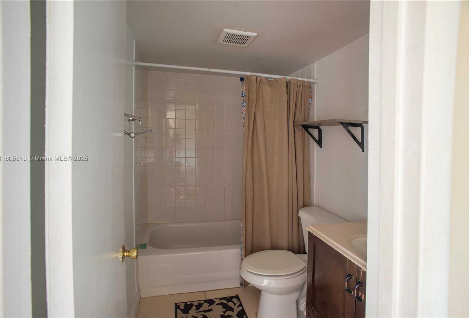 Small Image of 405 SOUTH PINE ISLAND RD #405D, Plantation Number 13