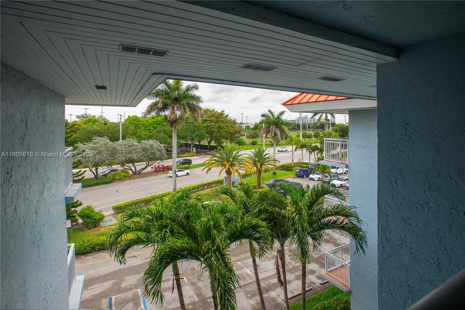 Small Image of 405 SOUTH PINE ISLAND RD #405D, Plantation Number 16