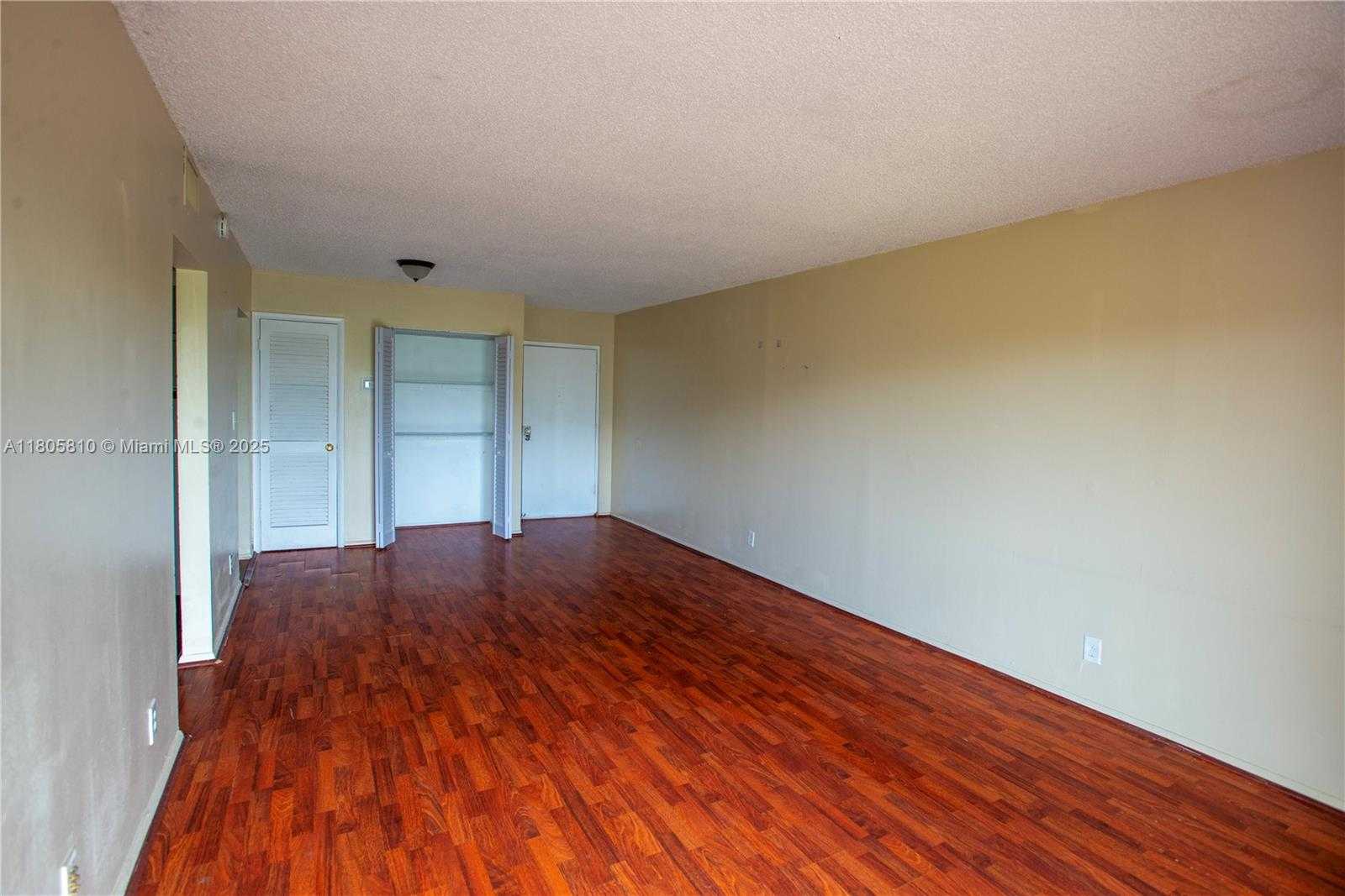 Small Image of 405 SOUTH PINE ISLAND RD #405D, Plantation Number 4