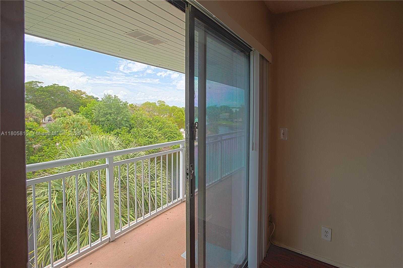 Small Image of 405 SOUTH PINE ISLAND RD #405D, Plantation Number 6