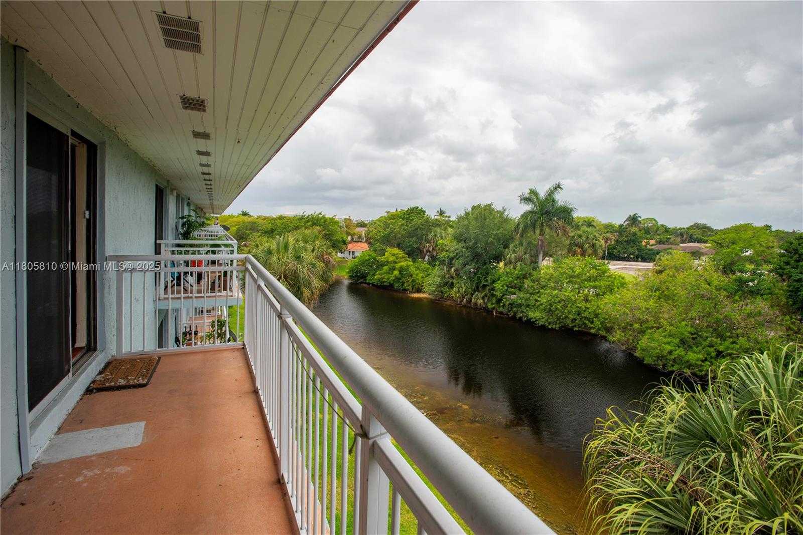 Small Image of 405 SOUTH PINE ISLAND RD #405D, Plantation Number 8