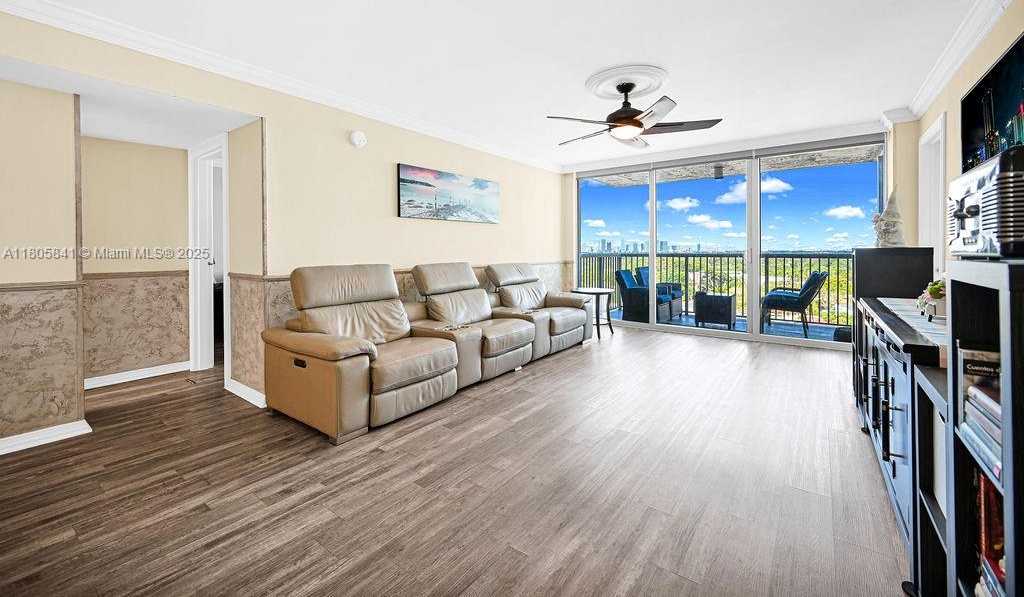 Small Image of 2655 COLLINS AVE #1501, Miami Beach Number 10