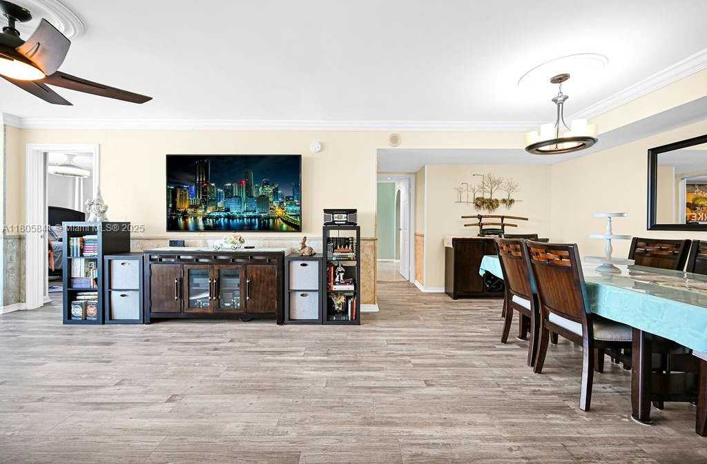 Small Image of 2655 COLLINS AVE #1501, Miami Beach Number 11