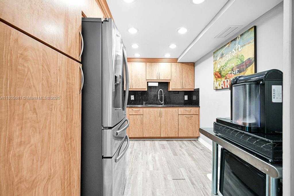 Small Image of 2655 COLLINS AVE #1501, Miami Beach Number 12
