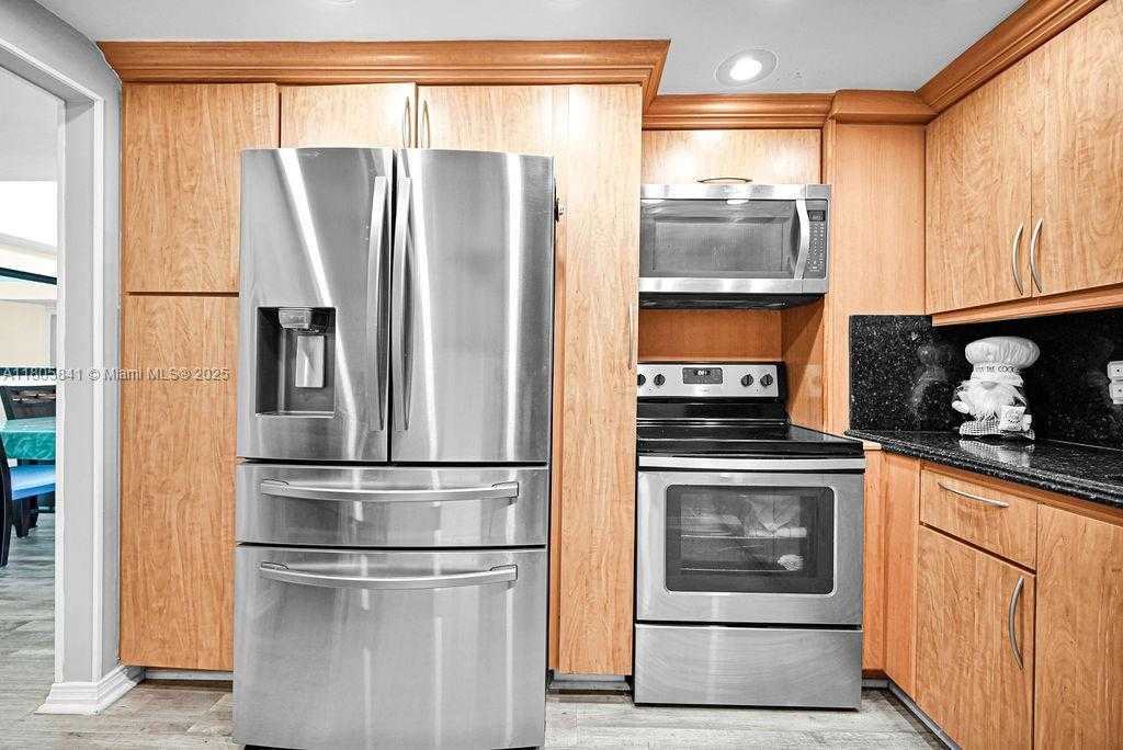 Small Image of 2655 COLLINS AVE #1501, Miami Beach Number 14