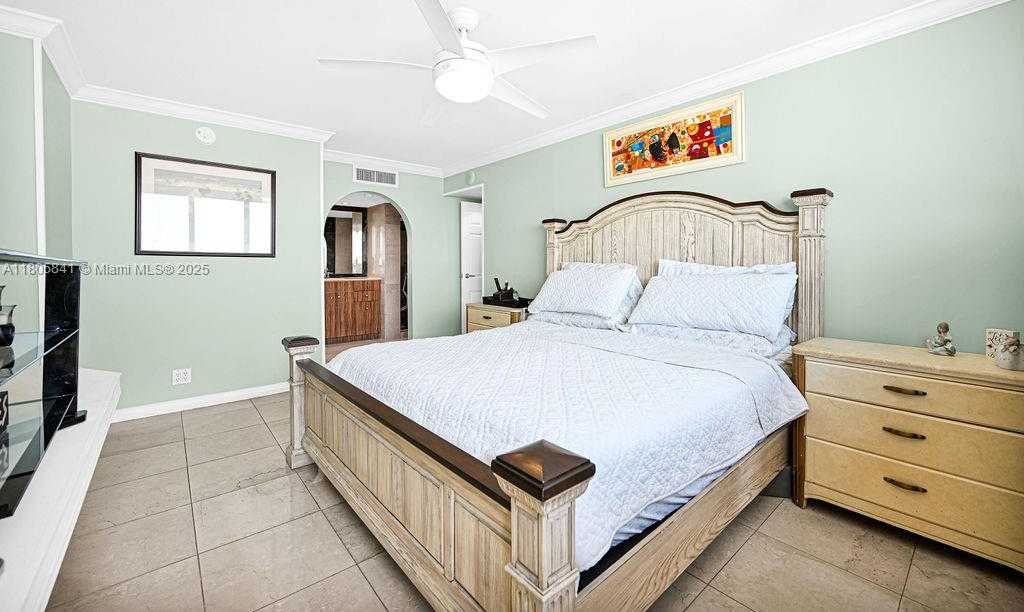Small Image of 2655 COLLINS AVE #1501, Miami Beach Number 18