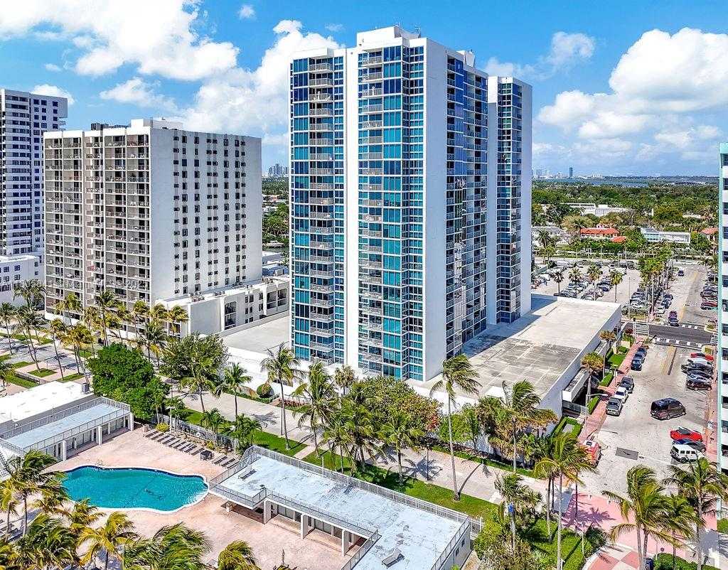 Small Image of 2655 COLLINS AVE #1501, Miami Beach Number 2