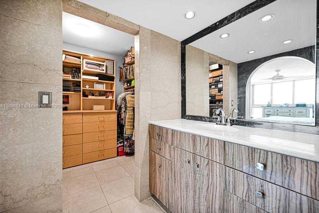 Small Image of 2655 COLLINS AVE #1501, Miami Beach Number 21