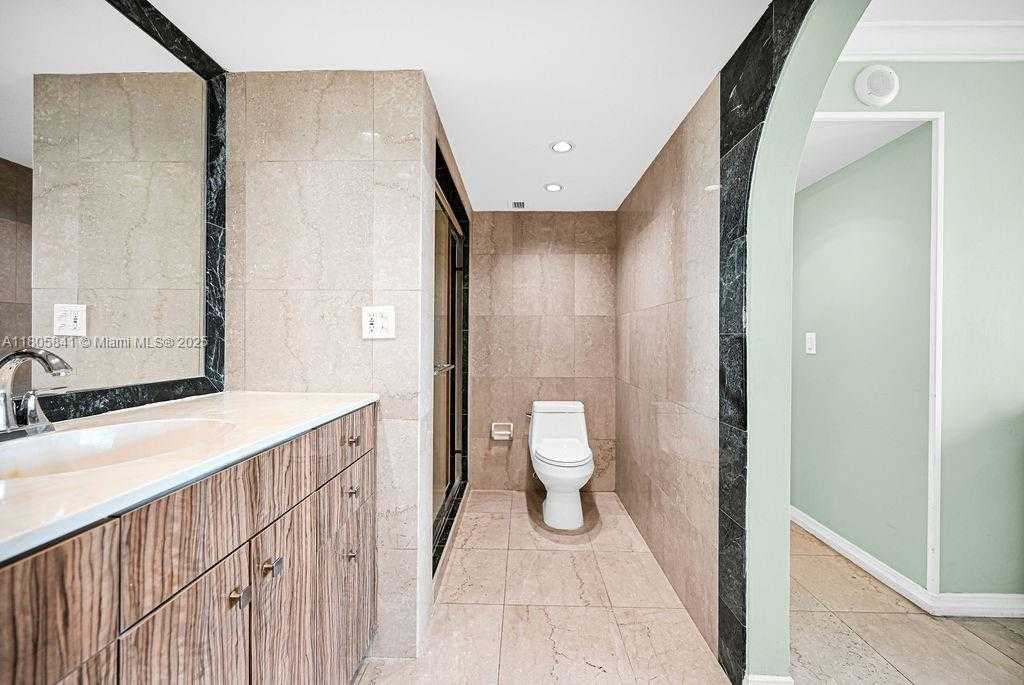 Small Image of 2655 COLLINS AVE #1501, Miami Beach Number 22