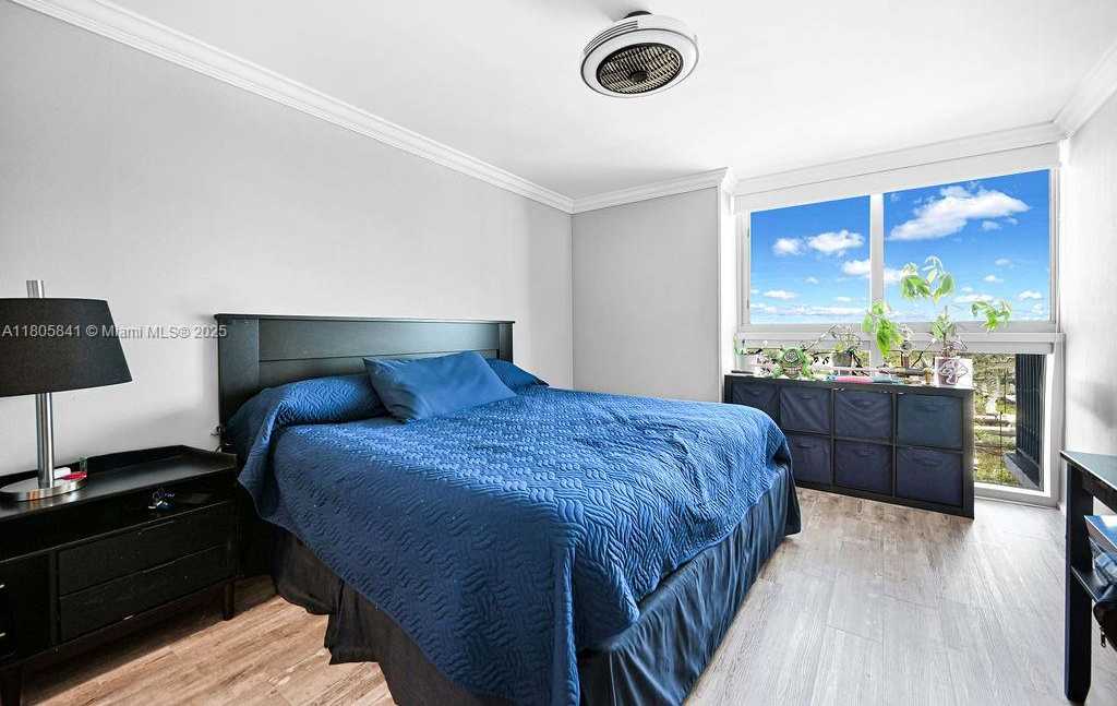 Small Image of 2655 COLLINS AVE #1501, Miami Beach Number 23