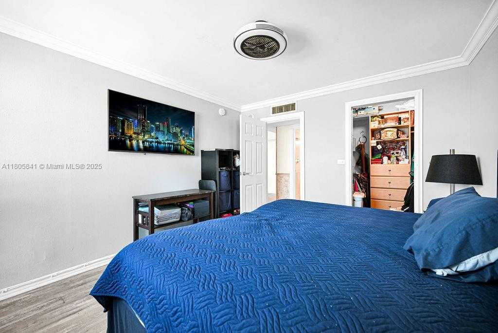 Small Image of 2655 COLLINS AVE #1501, Miami Beach Number 25