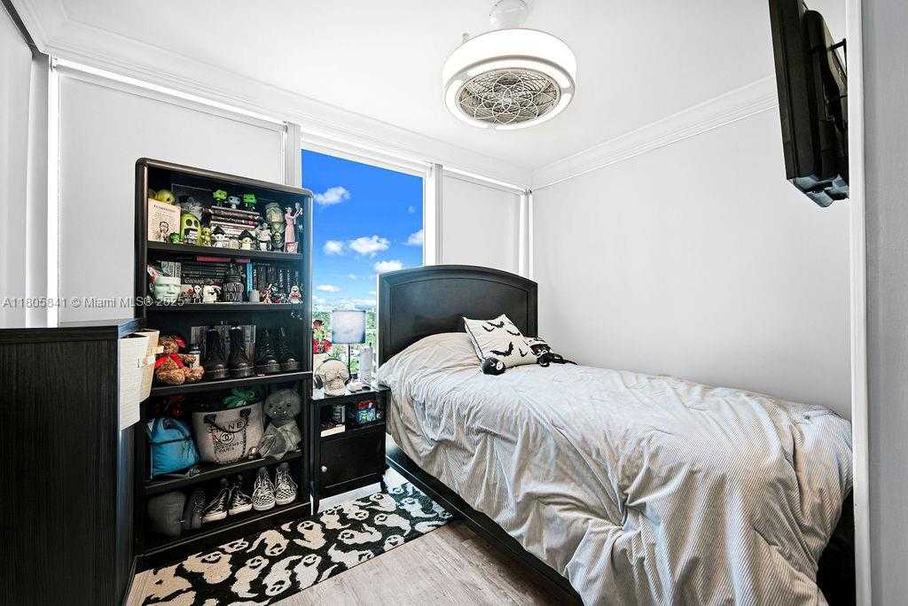 Small Image of 2655 COLLINS AVE #1501, Miami Beach Number 29