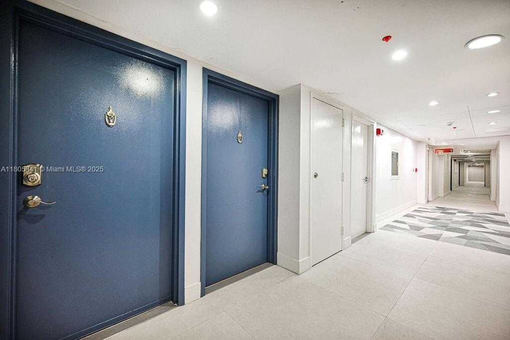 Small Image of 2655 COLLINS AVE #1501, Miami Beach Number 31