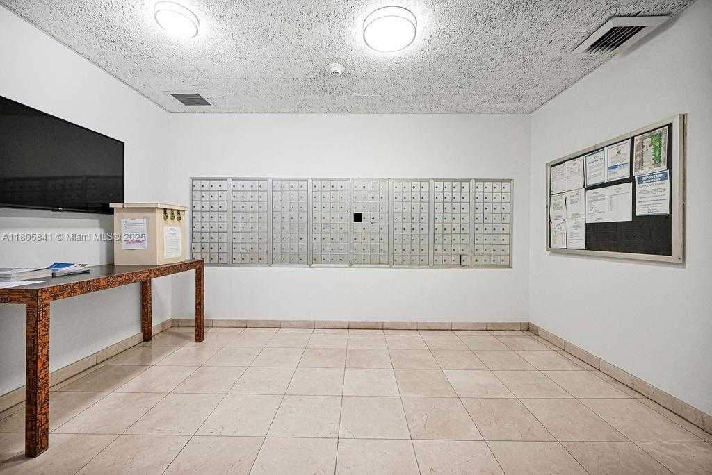 Small Image of 2655 COLLINS AVE #1501, Miami Beach Number 36
