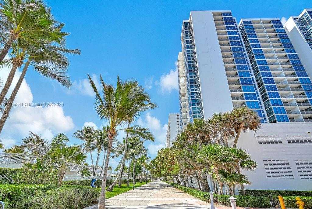Small Image of 2655 COLLINS AVE #1501, Miami Beach Number 47