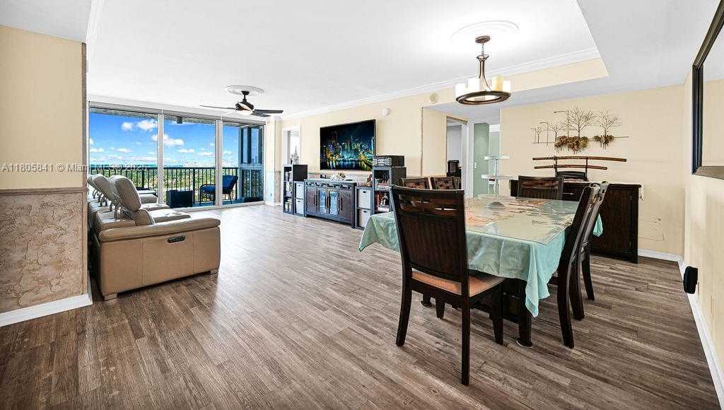 Small Image of 2655 COLLINS AVE #1501, Miami Beach Number 6