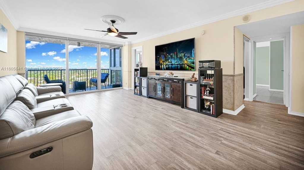 Small Image of 2655 COLLINS AVE #1501, Miami Beach Number 7