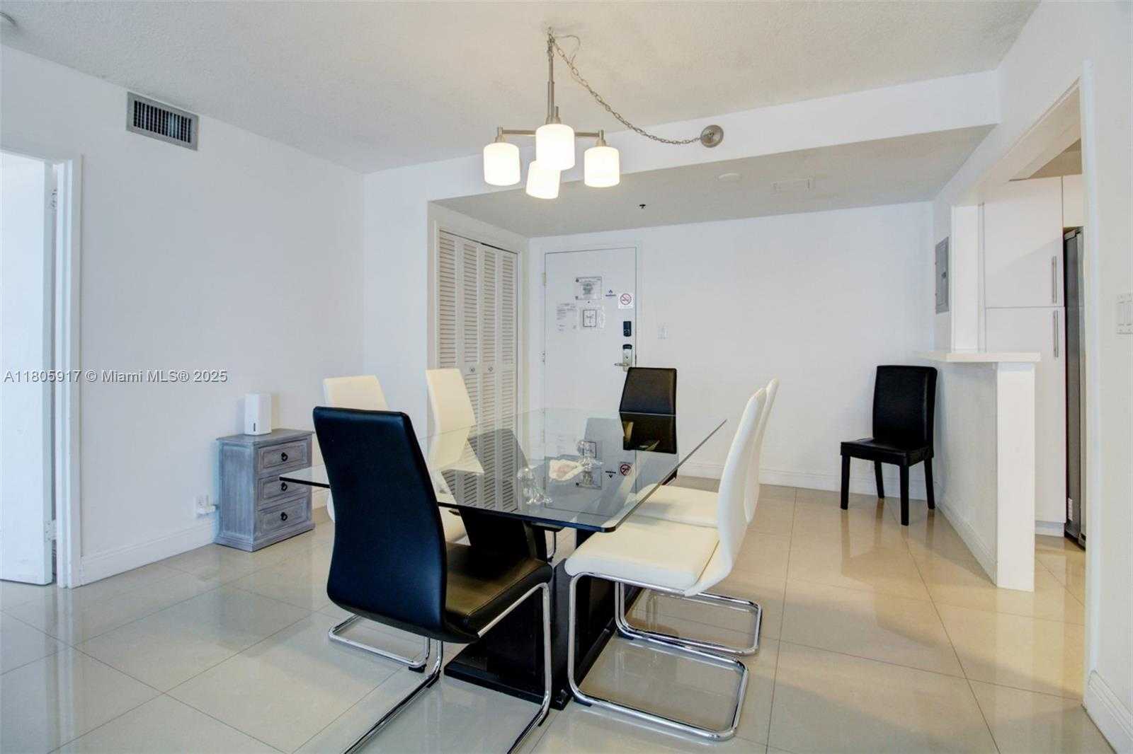 Small Image of 5225 COLLINS AVE #1409, Miami Beach Number 14