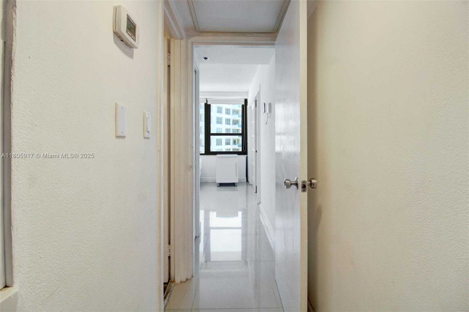 Small Image of 5225 COLLINS AVE #1409, Miami Beach Number 16