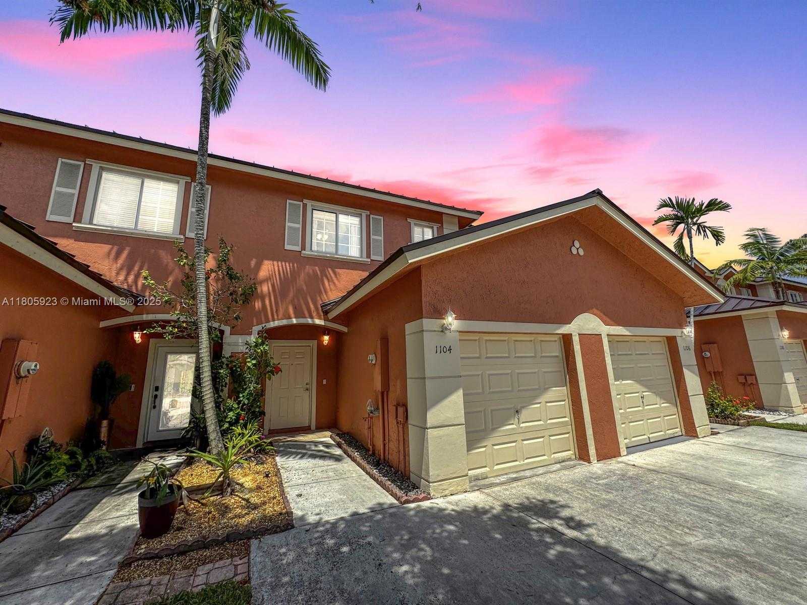 Small Image of 1104 NORTH WEST 100TH AVE, Pembroke Pines Number 2