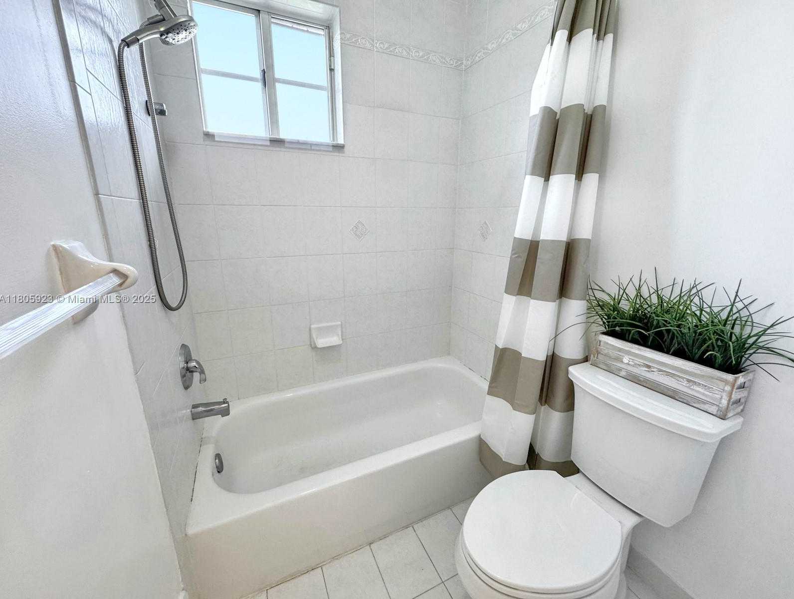 Small Image of 1104 NORTH WEST 100TH AVE, Pembroke Pines Number 23