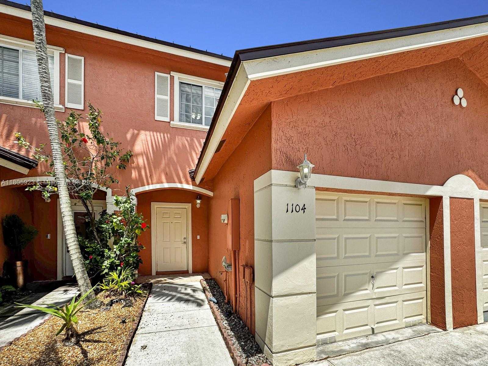 Small Image of 1104 NORTH WEST 100TH AVE, Pembroke Pines Number 3