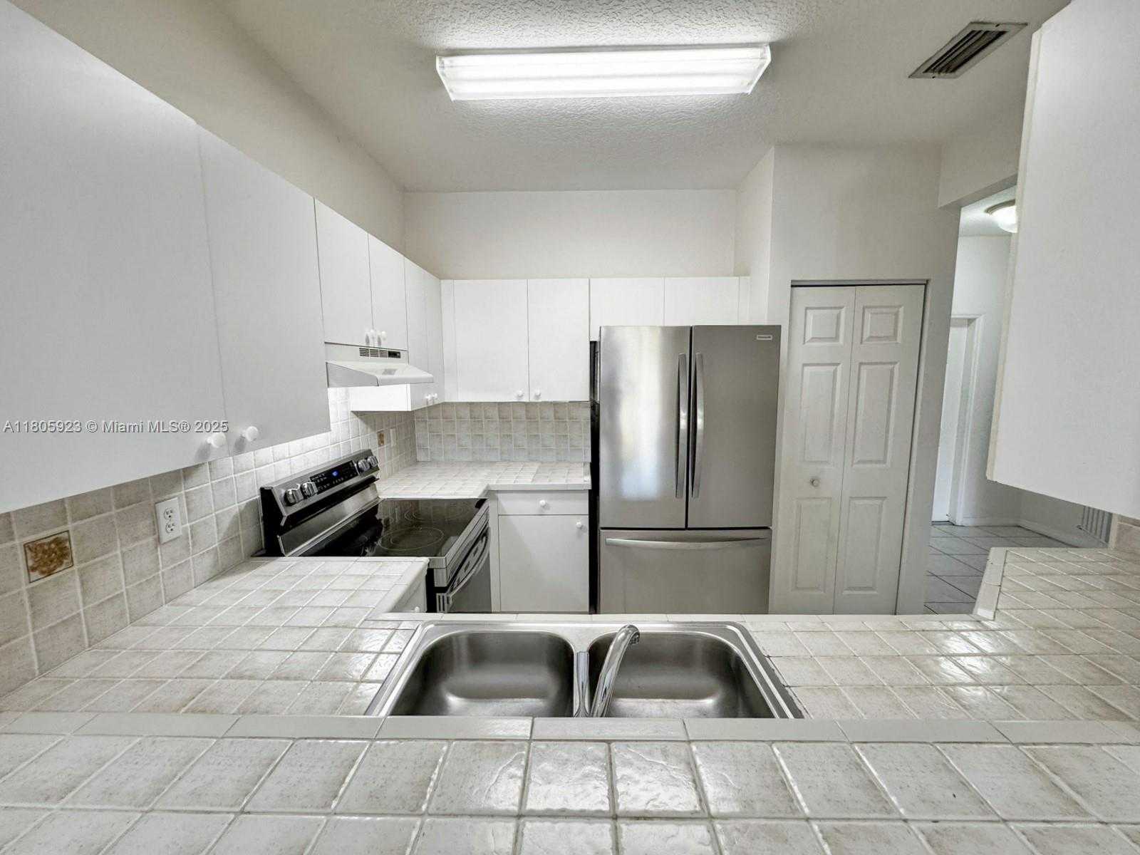Small Image of 1104 NORTH WEST 100TH AVE, Pembroke Pines Number 9